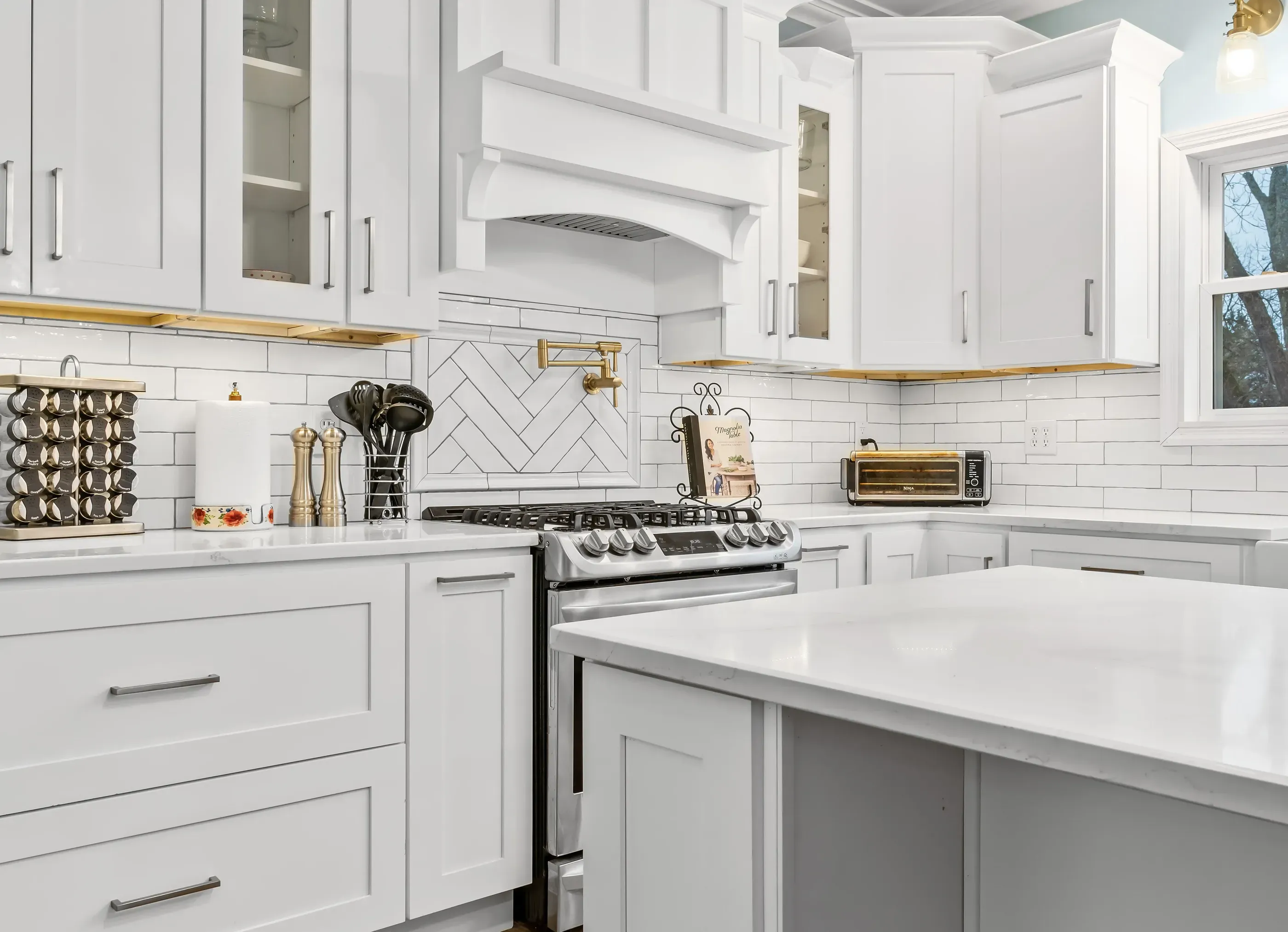 6 Statement Range Hood Ideas That Elevate Kitchen Remodels