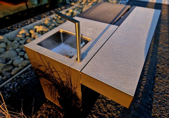 Modern minimalist outdoor kitchen