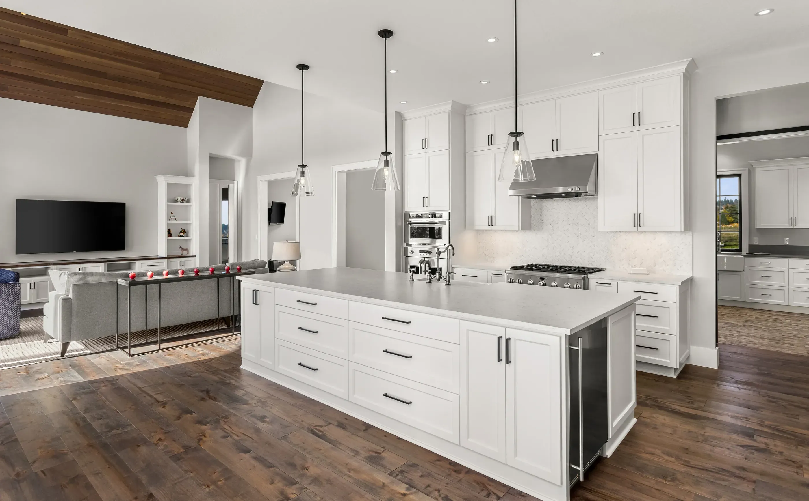 10 Reasons to Choose Solid Hardwood Floors in New Construction Homes