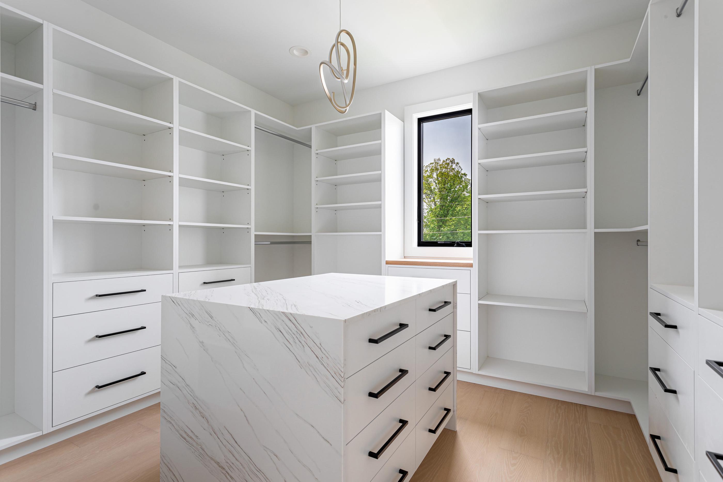 7 Situations Where You Need a Professional Closet Designer