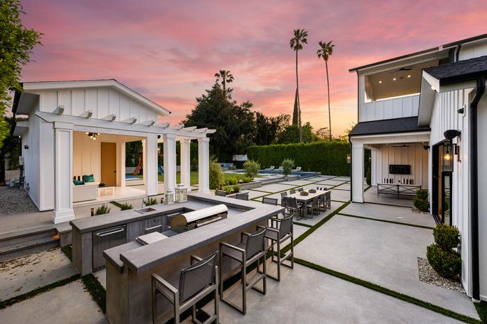 Our Top 10 Outdoor Kitchen Design Trends for 2025