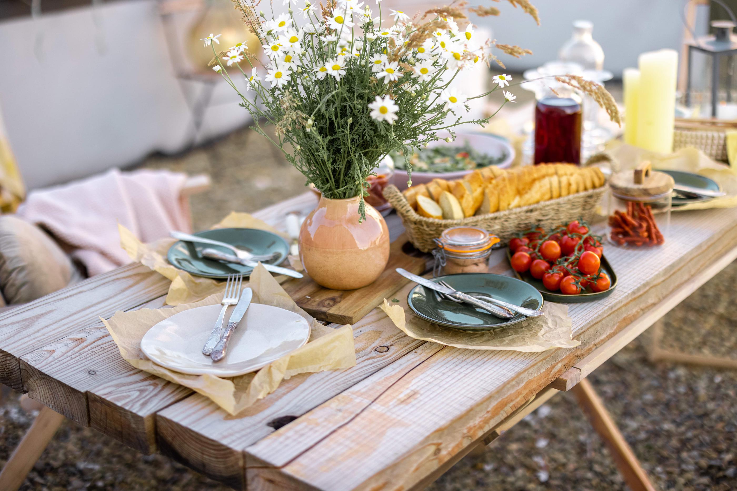 Seating Tips for Your Outdoor Kitchen: From Cozy Patios to Al Fresco Dining
