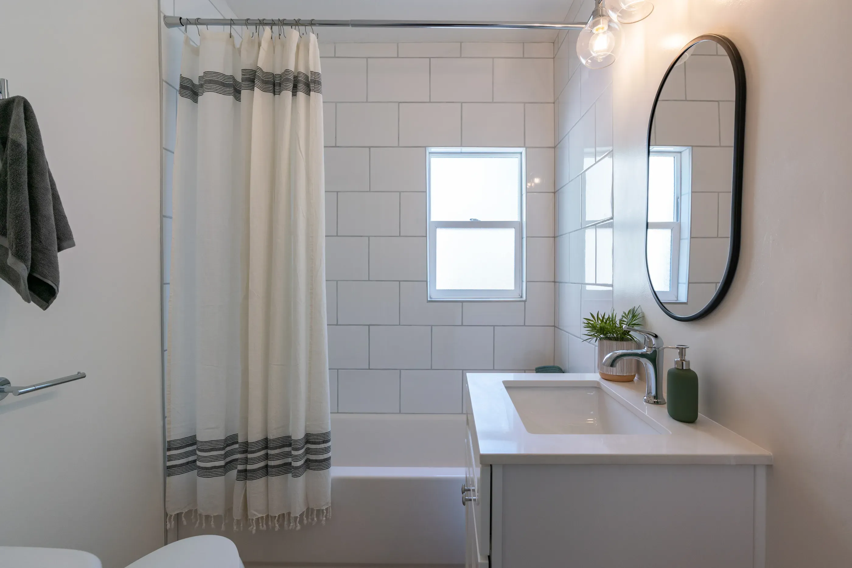 Practical Budget Bathroom Remodel Tips: Save Money Without DIY Labor