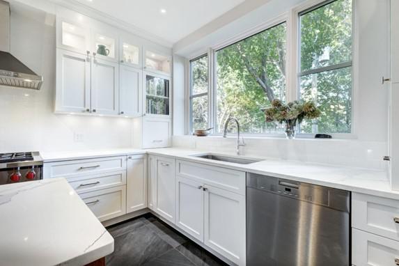 What Color Countertops Go With White Cabinets