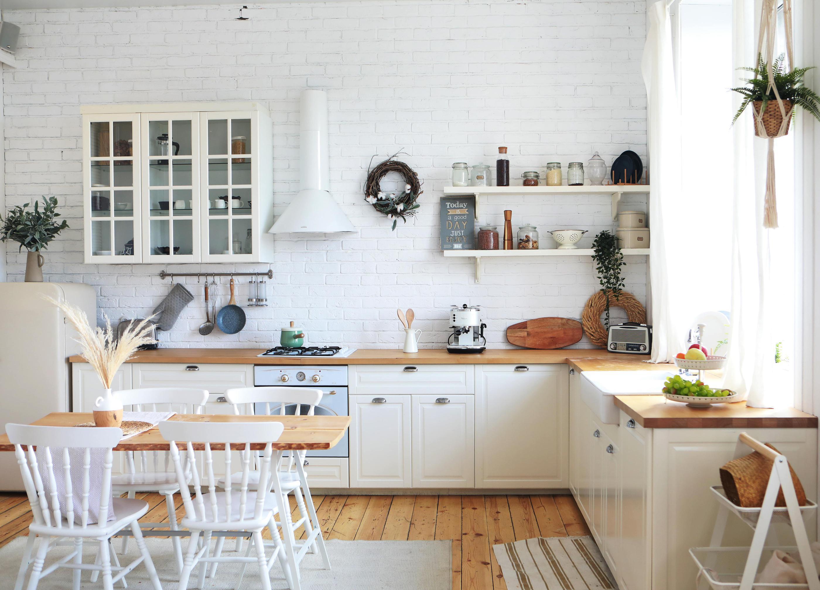 13 Ways to Turn a Dated Kitchen Into a Charming Cottage-Inspired Space