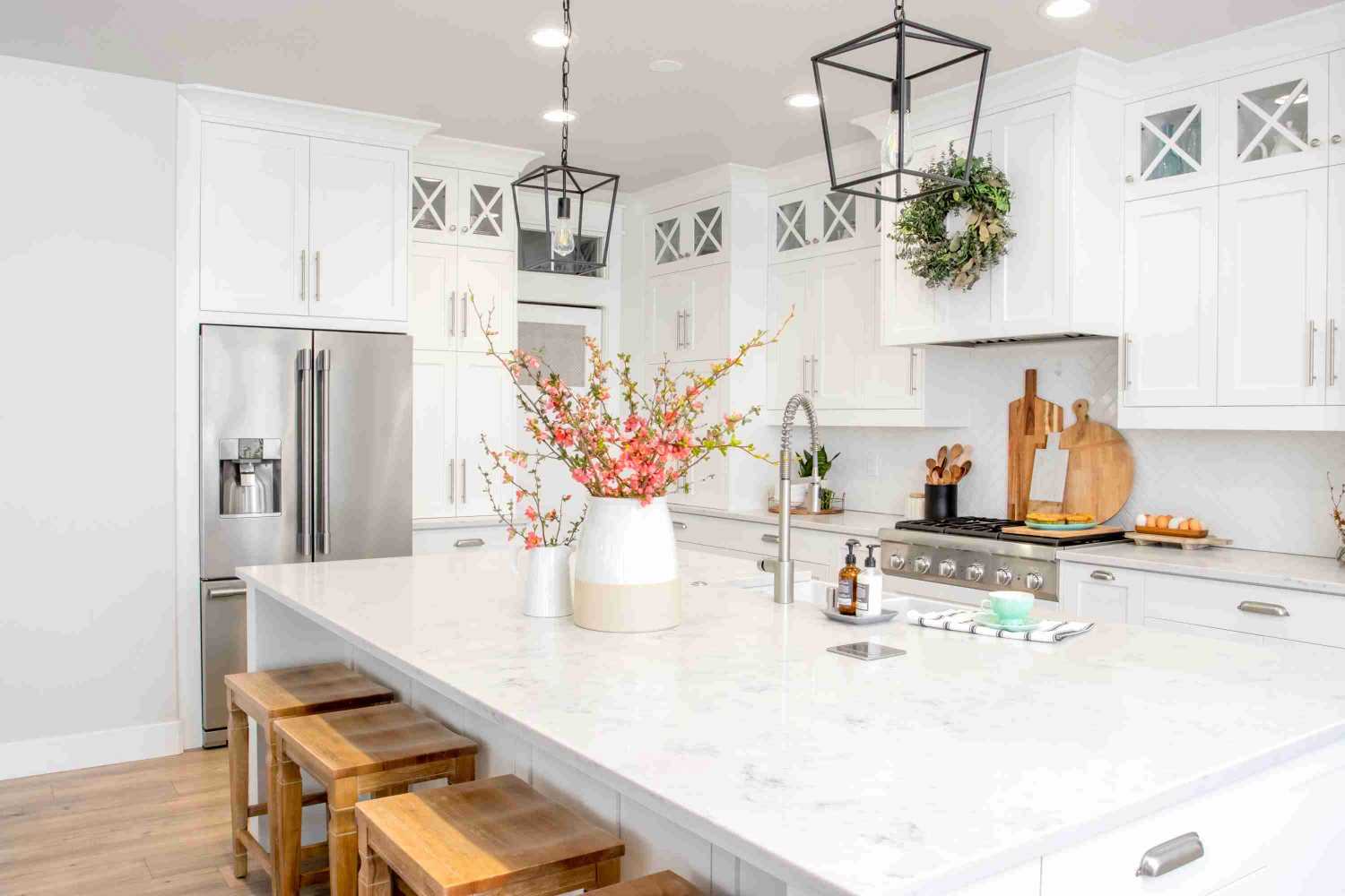 quartz-countertop-modern-white-kitchen